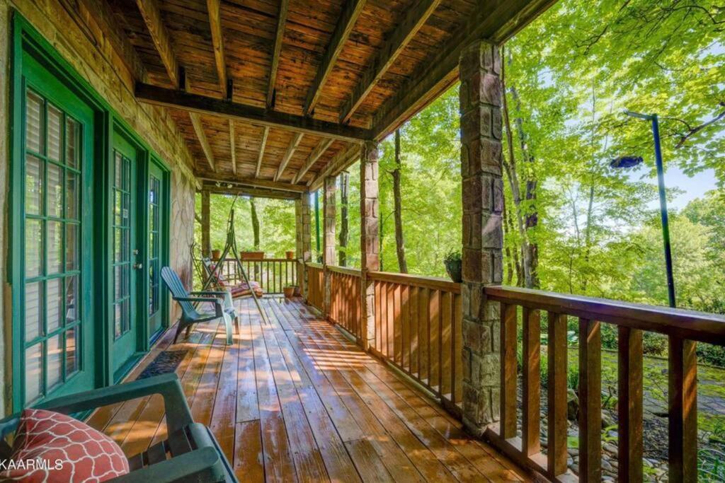 Moonshine Manor-Pets Ok-W/D-Pool Table-Arcade-Hot Tub Villa Gatlinburg Exterior photo